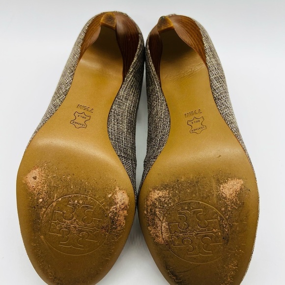 TORY BURCH 3” HEELS TAUPE & GOLD COLORS NICE CONDITION - Picture 8 of 10